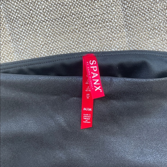 SPANX Faux Leather Leggings Black - Picture 3 of 5